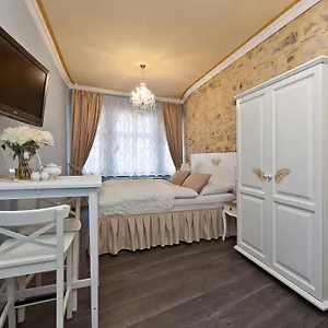 cathedral-prague-apartments.praguehotelsweb.com/